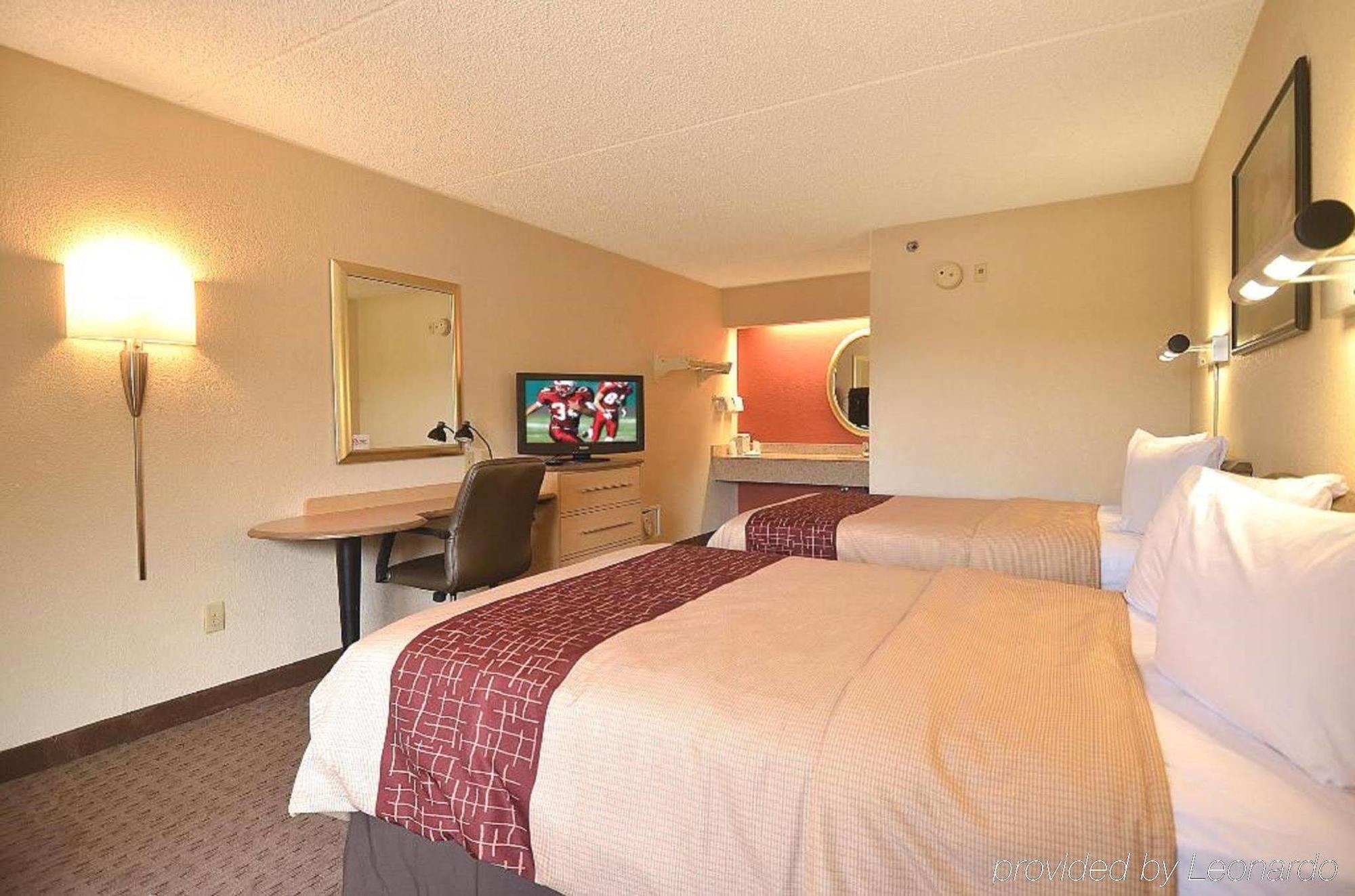 Red Roof Inn Dayton North Airport Стая снимка